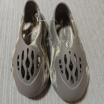 FGMM yeezy 폼 러너 27cm