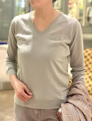 SLOANE BEAMS 별주 30G 메리노울 천축 V넥 니트