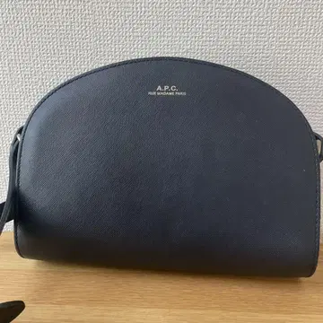 APC 숄더백 네이비