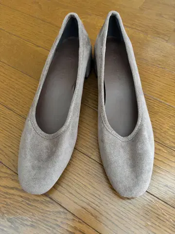 미사용 새상품 스웨이드 펌프스 브라운 베이지 L 사이즈 3cm 와이드 힐