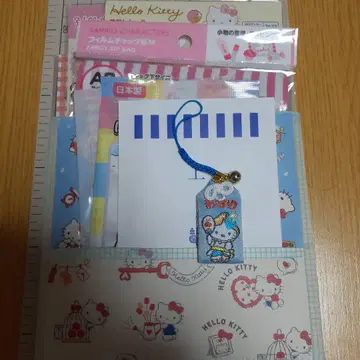 헬로키티 오스소와케 세트 부적 포함 블루
