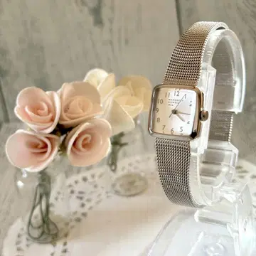 배터리 교환 완료. MARGARET HOWELL 스퀘어 실버 손목시계