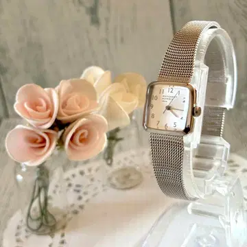 배터리 교환 완료. MARGARET HOWELL 스퀘어 실버 손목시계