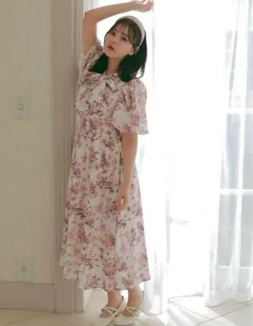 evelyn 꽃무늬 퍼프 소매 원피스