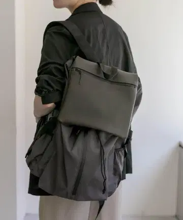 BURLAPOUTFITTER x ear 가죽 콤비 라이트 백팩