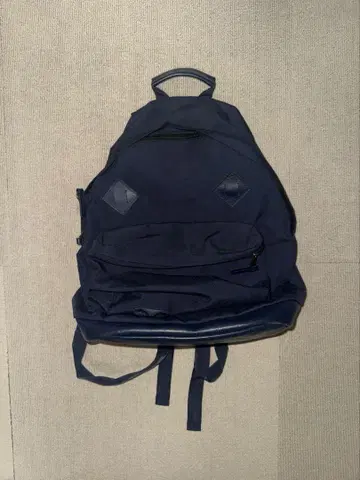 EASTPAK 네이비 백팩
