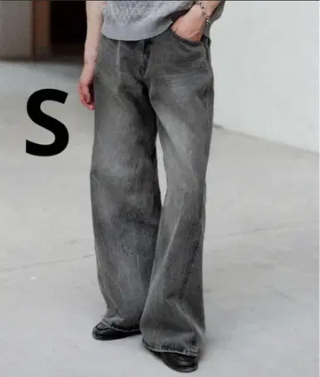 CURVED FLARE BAGGY DENIM