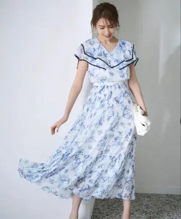 JUSGLITTY 라인 터치 프린트 원피스