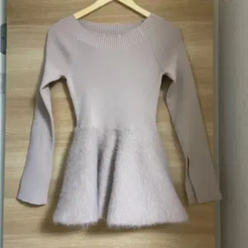 귀여운 새상품 옅은 핑크 플레어 실루엣 긴팔 니트 타임세일