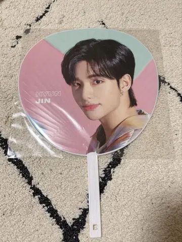 HYUNJIN 현진 부채