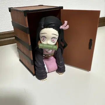 피규어 귀멸의 칼날 나무 상자에서 네즈코