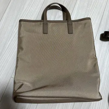 베이지 토트백 내 포켓 부착