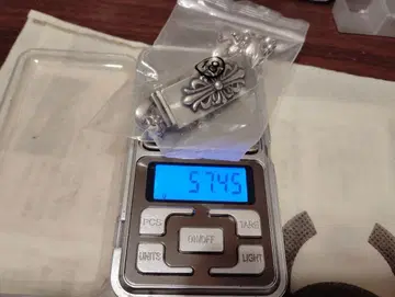 스컬 모티브 금속제 팔찌