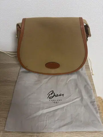 BRADY 브래디 숄더백 AIRE 에어
