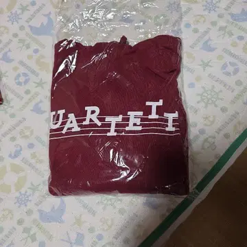QUARTETT 로고 티셔츠 버건디
