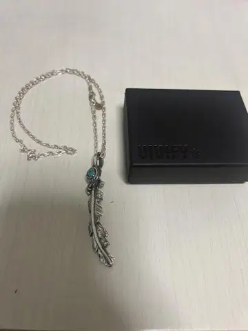 vivify 크로우 페더 목걸이
