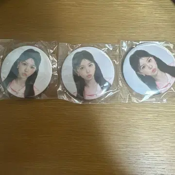 ILLIT glitter day 캡슐 토이 캔 배지 3개 세트 모카