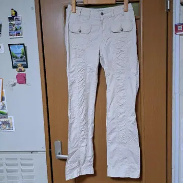 베이지 주름 가공 캐주얼 팬츠