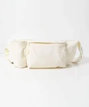 [미사용 새상품] KBF 아웃포켓 숄더 BAG 아이보리
