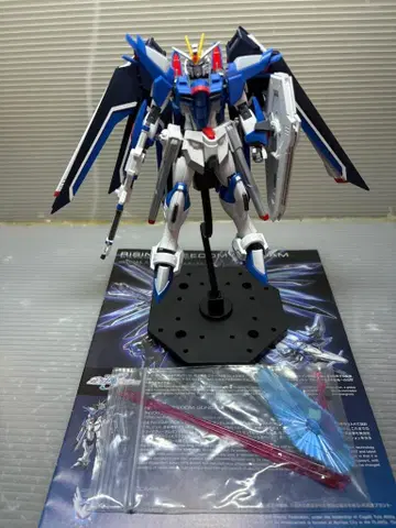 HG SEED FREEDOM 1/144 라이징 프리덤 건담 완성품