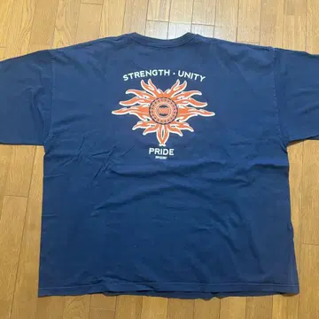 Strength Unity Pride T셔츠 네이비 구제 의류