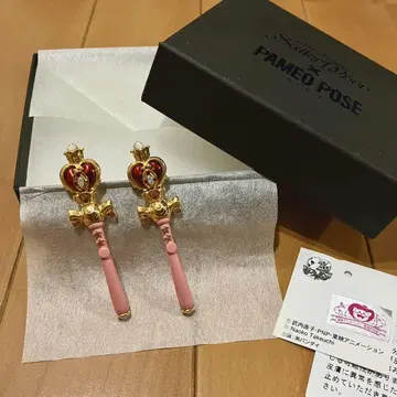 세일러문 x PAMEO POSE 스파이럴 하트 문 로드 귀걸이 이세탄