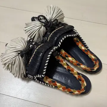 CARVEN 태슬 장식 네이비 가죽 샌들