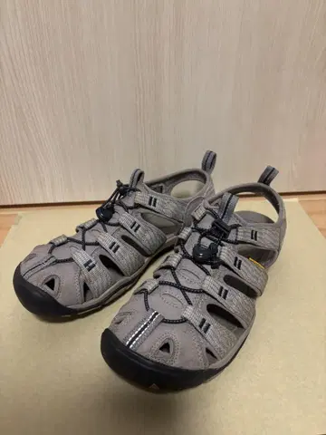 KEEN 킨 샌들 CLEARWATER CNX 그레이 24.5cm