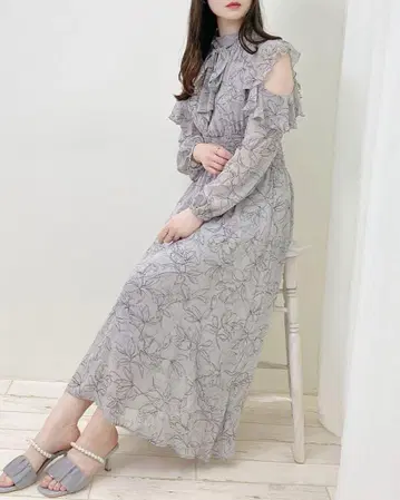 프릴 달린 꽃무늬 맥시 드레스 그레이