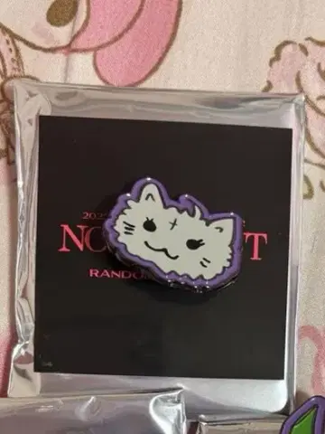 no way out 랜덤 핀 배지 텐