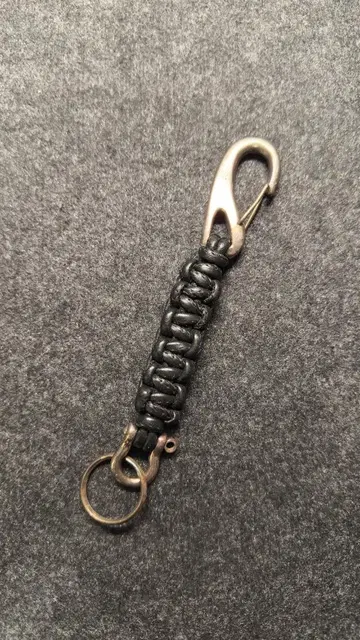 DECI Carabiner Macrame Keychain ovy