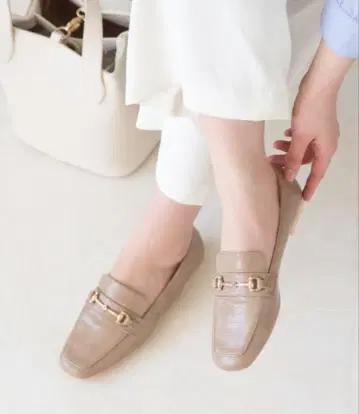 베이지 악어 엠보싱 펌프스 L 사이즈 (24cm 정도)
