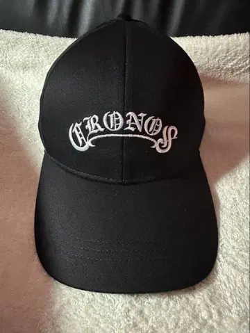CRONOS 자수 로고 캡 블랙