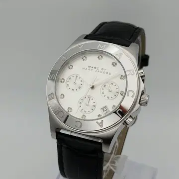 새상품급 MARC JACOBS 크로노그래프 실버 다이얼 메탈 밴딩 작동