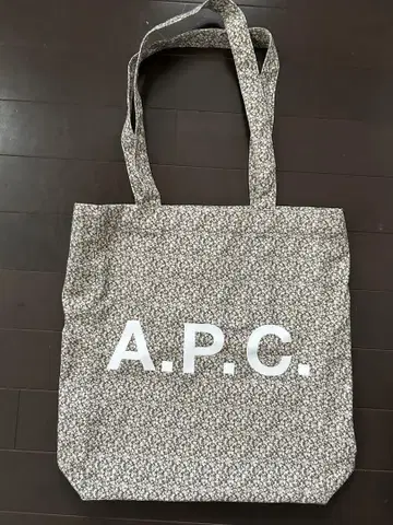 A.P.C. 꽃무늬 토트백