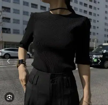 AMERI 컴팩트 초커 니트탑