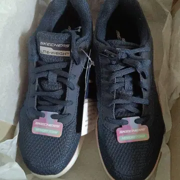 미사용 새상품 스케쳐스 23.5cm