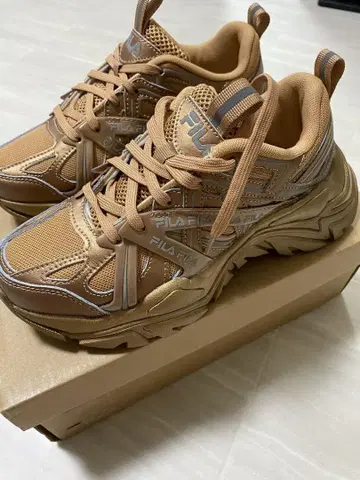 새상품 FILA 통굽 스니커즈 [ 23.0 ]