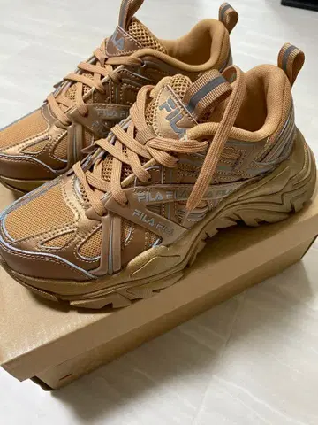 새상품 FILA 통굽 스니커즈 [ 23.0 ]