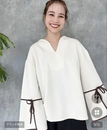 JUMELLE 바이컬러 풀오버 V넥 긴팔 상의 리본