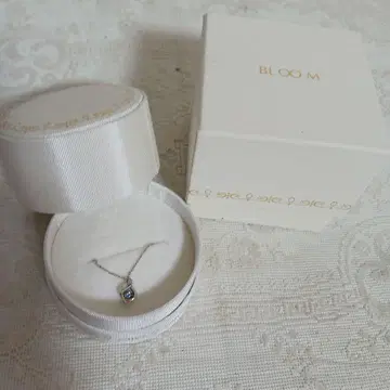 BLOOM 댄싱 목걸이 (박스 포함)
