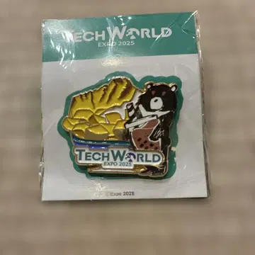 TECH WORLD EXPO 2025 핀 배지 블랙곰