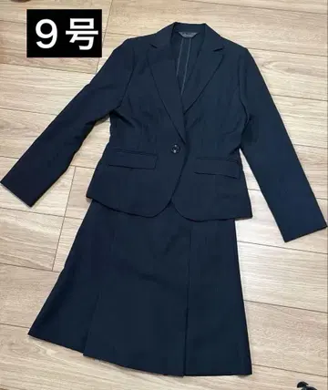 다크 그레이 스트라이프 스커트 수트