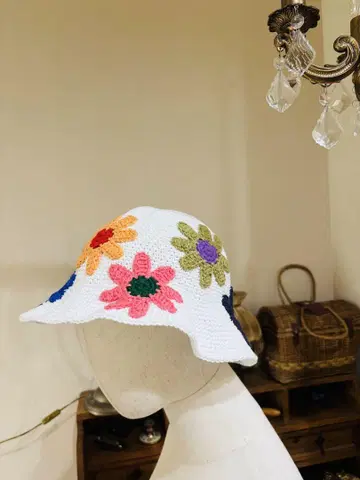 꽃무늬 자수 화이트 버킷햇