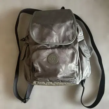미사용! 키플링 Kipling 백팩 카키 계열 카모 패턴