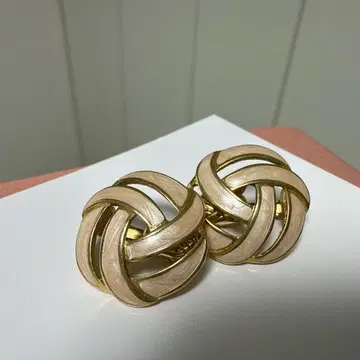 앤티크 매듭 디자인 귀찌 골드 핑크 약 2.5cm