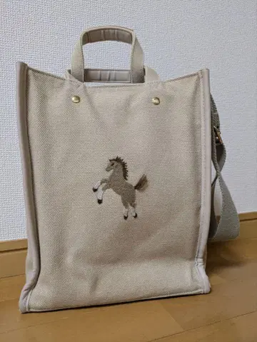 세븐텐 말 자수 토트백 베이지