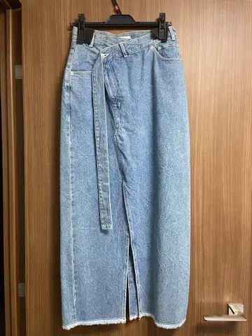 택 포함 미사용 새상품 LE CIEL BLEU 데님 타이트 스커트