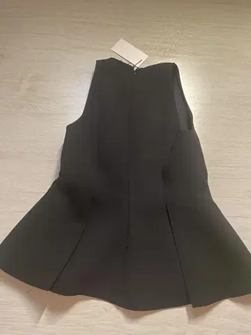자라 택 포함 새상품 블랙 페플럼 상의 L 사이즈