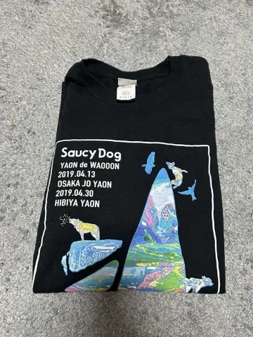 SaucyDog 블랙 T